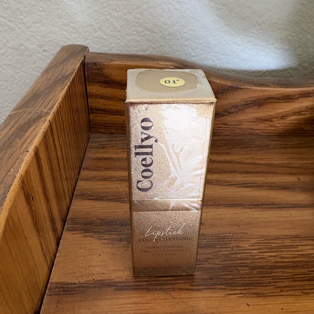 COELLYO COLOR CHANGING LIPSTICK 
0.12 OZ